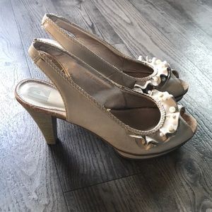 EUC nude r2 peep toe heels - 8